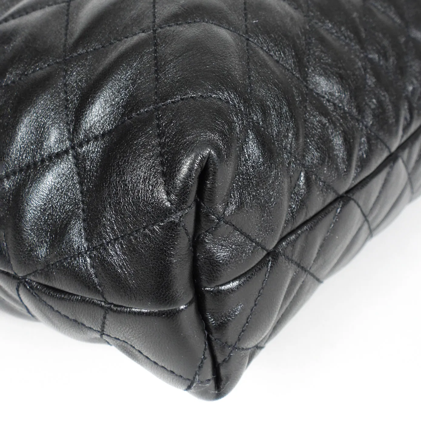 Saint Laurent Black Quilted Lambskin Maxi Shopping Icare Tote Bag